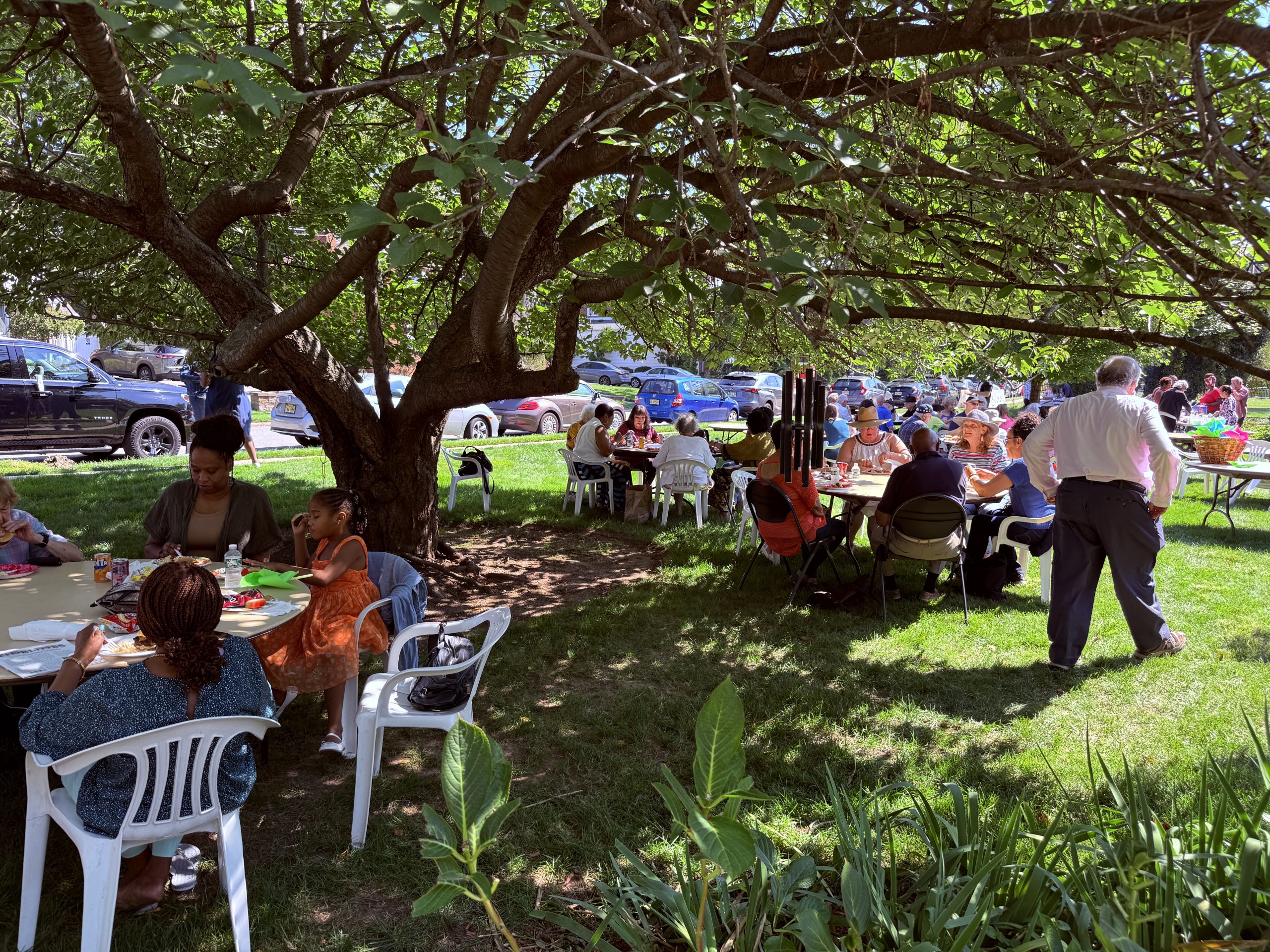 “Start-Up Sunday” Welcomes Back Choir, Picnic on Lawn